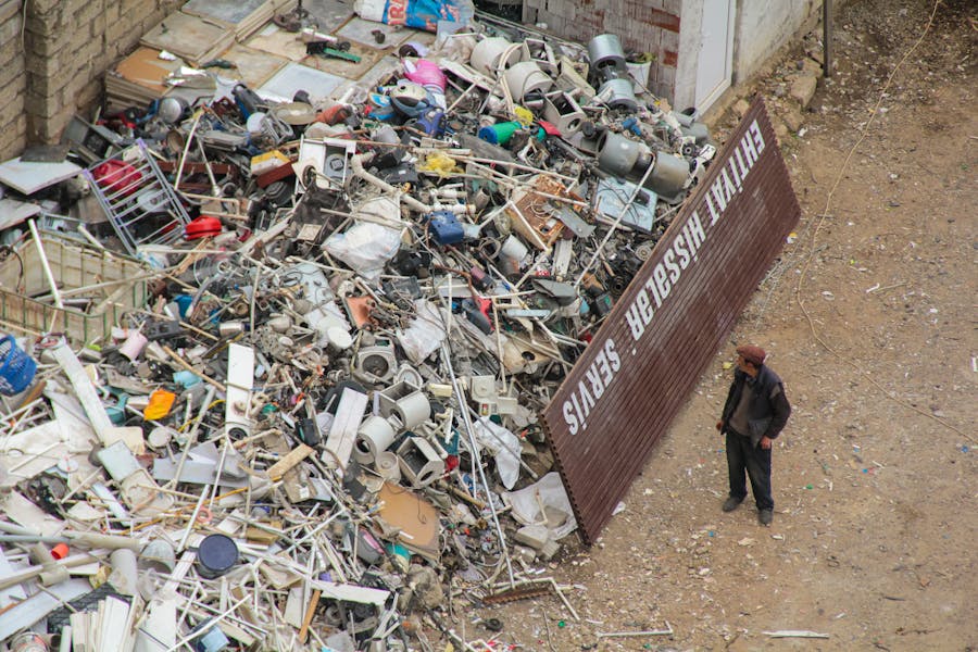 Mixed aluminium and metal scrap in a yard